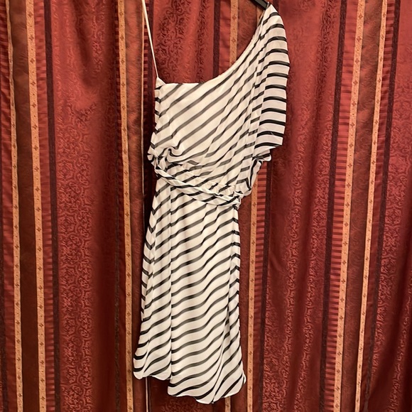 Express size SP white with black stripes one shoulder dress - Picture 2 of 5
